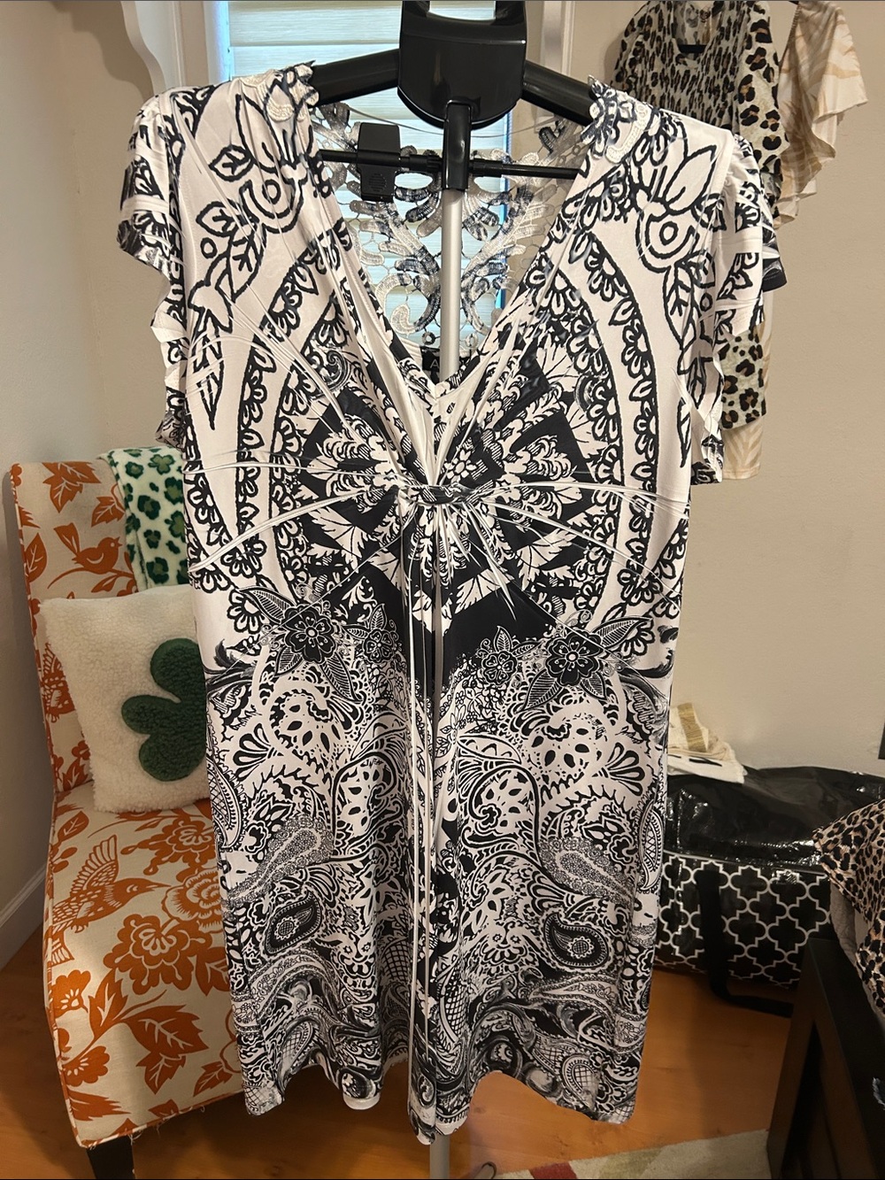 Apt. 9 Black & White Paisley Tie-Front V-Neck Tunic